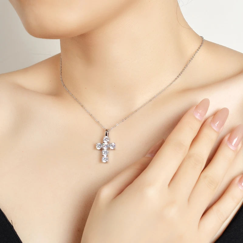 LE SABRÈ Moissanit Kreuz Halskette